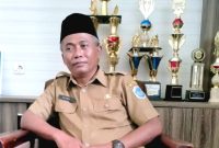 Camat Mantup, Kabupaten Lamongan, Ilyas S Kep, saat di wawancarai oleh awak media (Dok. Harianjatim.id)