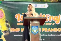 Pidato kepala SMPN 1 prambon yekti eriani. S pd (Dok. Harianjatim.id)