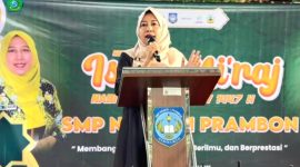 Pidato kepala SMPN 1 prambon yekti eriani. S pd (Dok. Harianjatim.id)