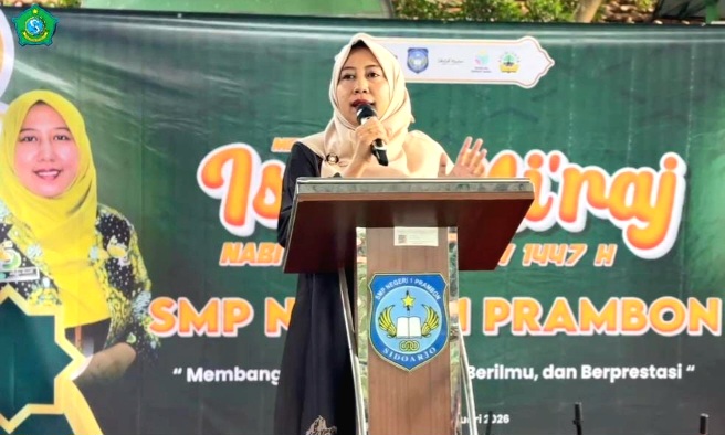 Pidato kepala SMPN 1 prambon yekti eriani. S pd (Dok. Harianjatim.id)