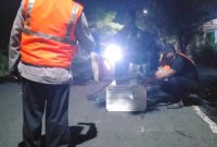 Tim URC DPUTR Gresik Benahi Jalan Berlubang di Balongpanggang, Kabupaten Gresik  (Dok. Harianjatim.id)
