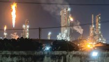Suasana aktifitas di kawasan Industri Kabupaten Gresik (Dok. Harianjatim.id)