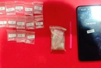 Barang bukti yang diamankan Satresnarkoba Polres Pasuruan, 13 poket sabu seberat19,539 gram (foto : ist)