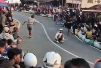 Aktifitas gledekan makan korban di Prigen (Dok. Harianjatim.id)
