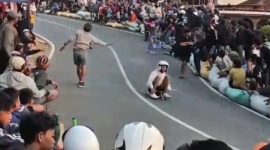 Aktifitas gledekan makan korban di Prigen (Dok. Harianjatim.id)