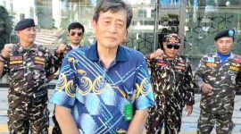Chou Tjun Wen didampingi puluhan Banser mendesak Kejati Jatim melakukan supervisi, meninjau kembali kasus yang menjeratnya. (Dok. Harianjatim.id)
