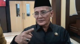 Wakil Bupati Pasuruan, Gus Shobih Asrori, saat diwawancarai oleh awak media usai hadiri Sidang Paripurna DPRD Kabupaten Pasuruan. (Dok.Harianjatim.id)