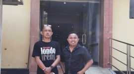Muslimin Warga Desa Masangan (selaku korban) didampingi kuasa hukumnya Heri Siswanto SH.MH. Saat mendatangi Polres Pasuruan (Dok.Harianjatim.id) 