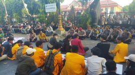 Aksi Demo BEM Pasuruan Raya di depan Mapolres Pasuruan, Menuntut Propam Polda Jatim Transparan Tangani Kasus Kematian Widi (Dok.Harianjatim.id) 