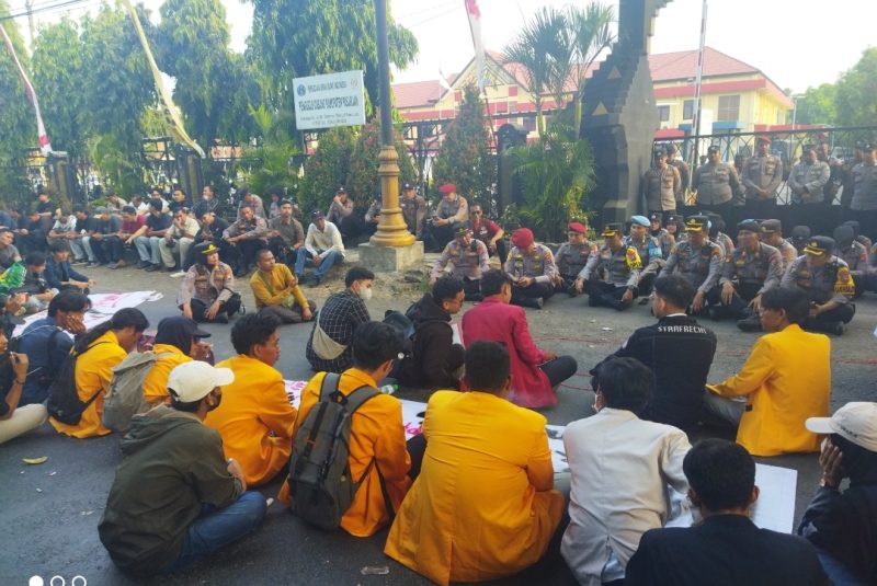 Aksi Demo BEM Pasuruan Raya di depan Mapolres Pasuruan, Menuntut Propam Polda Jatim Transparan Tangani Kasus Kematian Widi (Dok.Harianjatim.id) 