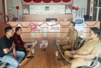 Ketua DPD Jatim LSM Penjara Indonesia Zainul Abidin SH saat koordinasi ke Inspektorat Kabupaten Pasuruan Terkait Dugaan Tindak Pidana Korupsi Desa Bakalan dan Karangmenggah. ( Dok. Harianjatim.id) 