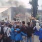 Pergerakan Mahasiswa Islam Indonesia (PC PMII) Pasuruan dan Aliansi BEM Pasuruan Raya menyegel Gedung DPRD Kota Pasuruan (Dok.harianjatim.id) 