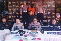 Press Conference Polres Pasuruan Ungkap Kasus Pembunuhan M.Ilham Azhari oleh Pamannya Gegara Terdesak Utang Judol untuk Menguasai Motor Korban (Dok.harianjatim.id) 