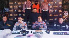 Press Conference Polres Pasuruan Ungkap Kasus Pembunuhan M.Ilham Azhari oleh Pamannya Gegara Terdesak Utang Judol untuk Menguasai Motor Korban (Dok.harianjatim.id) 