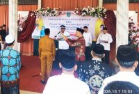 Kepala Desa Randupitu, Mohammad Fuad Resmi Melantik Azizul Ahmad sebagai Kepala Kewilayahan Dusun Randupitu (Dok.harianjatim.id) 