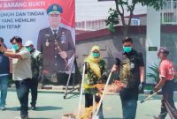 Kejari bersama Forkopimda Pasuruan  menggelar pemusnahan barang bukti tindak pidana setelah ada keputusan inkracht dari Pengadilan Negeri Bangil (Dok.harianjatim.id) 