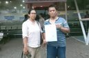 YS (46 tahun) didampingi Kuasa hukumnya Herlin Rachmawati SH. melaporkan kasus dugaan penganiayaan yang menimpa dirinya ke Polres Pasuruan (Dok.harianjatim.id) 