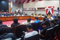 Mahasiswa BEMPAS & PMII saat menggelar Audensi bersama Komisi II DPRD Kota Pasuruan (Dok.harianjatim.id) 