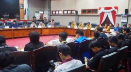 Mahasiswa BEMPAS & PMII saat menggelar Audensi bersama Komisi II DPRD Kota Pasuruan (Dok.harianjatim.id) 